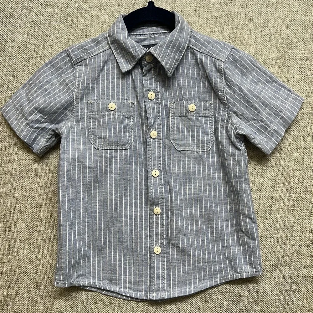 OshKosh B'gosh Button Down Short Sleeve Boys 3T Two Pockets Blue White‎ Stripe